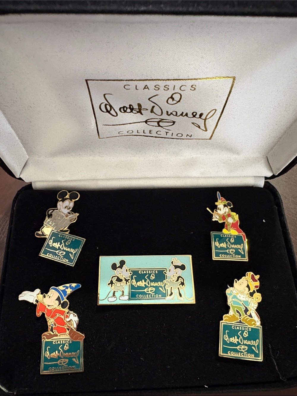 New Classics Walt Disney collection pins